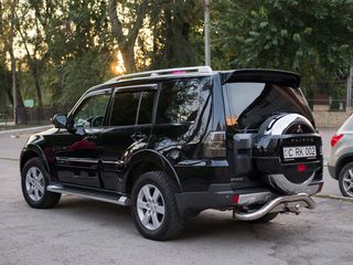 Mitsubishi Pajero foto 1