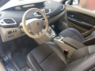 Renault Grand Scenic foto 2