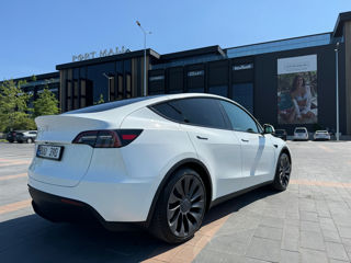 Tesla Model Y foto 5