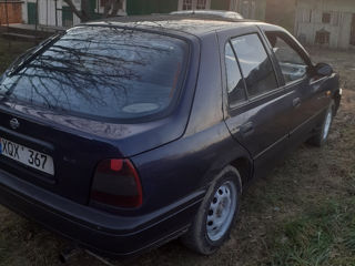 Nissan Sunny foto 3