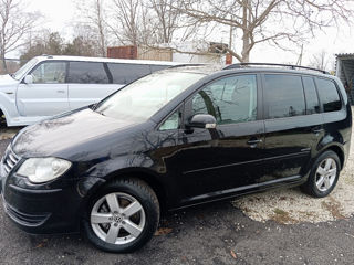 Volkswagen Touran foto 2