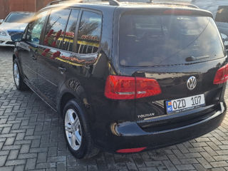 Volkswagen Touran foto 4