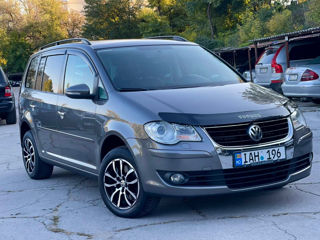 Volkswagen Touran foto 3