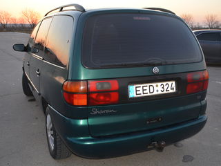 Volkswagen Sharan foto 2