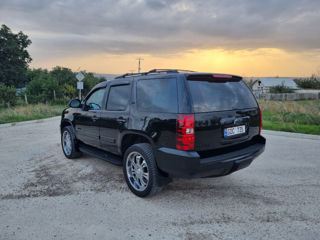 Chevrolet Tahoe foto 2