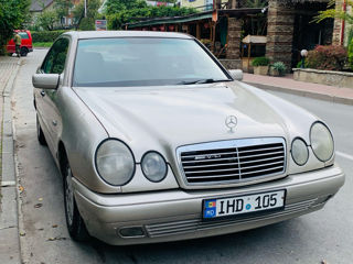 Mercedes E-Class foto 1