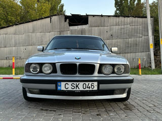 BMW 5 Series foto 2