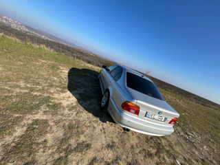 BMW 5 Series foto 2