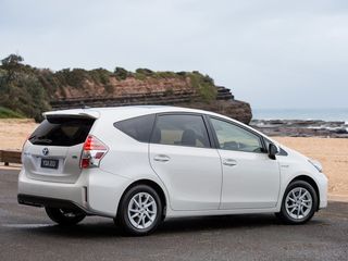 Original toyota! bamper spate prius v/plus 2015 restayling foto 8