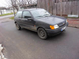 Ford Fiesta foto 2