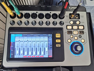 QSC Touchmix-8 mixer digital