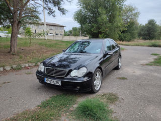 Mercedes C-Class foto 1