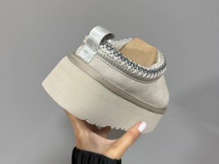 UGG Tazz Platform Light Grey Premium foto 3