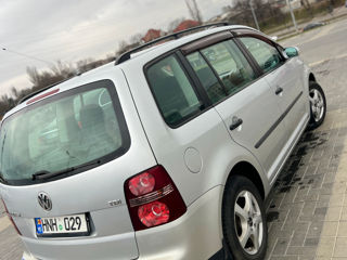 Volkswagen Touran foto 7