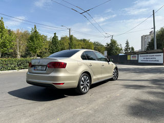 Volkswagen Jetta foto 4