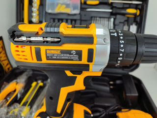 Ударный шуруповёрт DeWalt  с набором инструментов в комплекте. foto 5