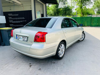 Toyota Avensis foto 4