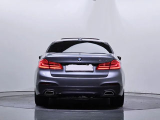 BMW 5 Series foto 4