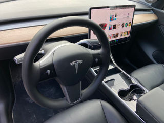 Tesla Model Y foto 12