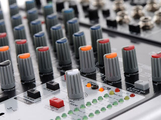 Mixer  Behringer Xenyx Q1204USB. livrare în toată Moldova,plata la primire foto 3