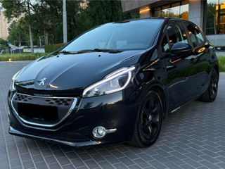 Peugeot 208 фото 0