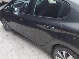 Peugeot 208 foto 4