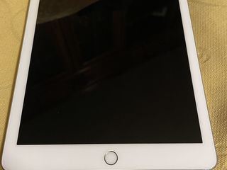 iPad 6th gen 32GB Silver (WIFI) foto 1