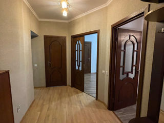 Apartament cu 2 camere, 71 m², Buiucani, Chișinău foto 3