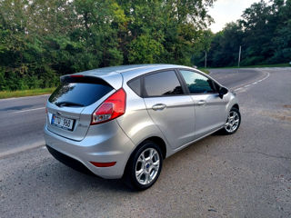 Ford Fiesta foto 2