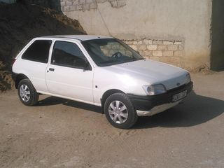 Ford Fiesta foto 1