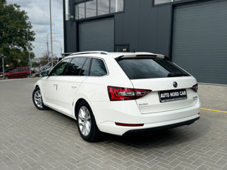 Skoda Superb foto 3