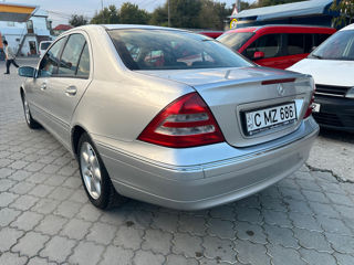 Mercedes C-Class foto 4