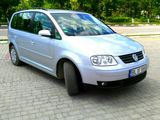 Volkswagen Touran foto 2