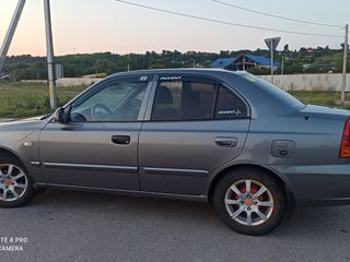 Hyundai Accent foto 5