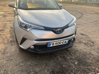 Toyota C-HR foto 2