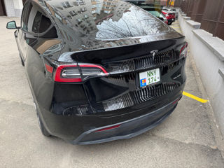 Tesla Model Y foto 3