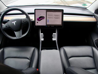 Tesla Model 3 foto 8