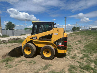 CAT 236 B foto 2