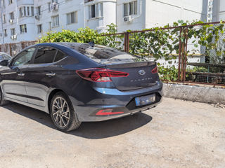 Hyundai Elantra foto 2