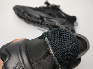 Adidas ozweego all Black foto 4