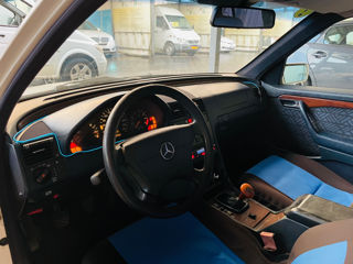 Mercedes C-Class foto 6