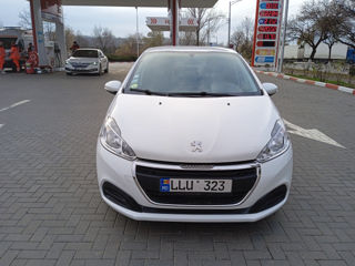 Peugeot 208 foto 8