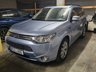 Mitsubishi Outlander foto 2