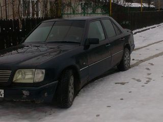 Mercedes Series (W124) foto 2