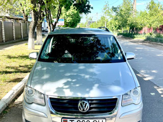 Volkswagen Touran foto 2