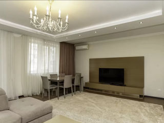 Apartament cu 3 camere, 143 m², Centru, Chișinău foto 2