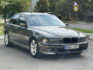 BMW 5 Series foto 3