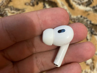 AirPods Pro 2st casca dreapta și cheis