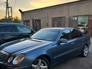 Mercedes E-Class фото 8