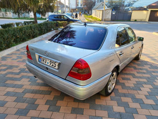 Mercedes C-Class foto 3